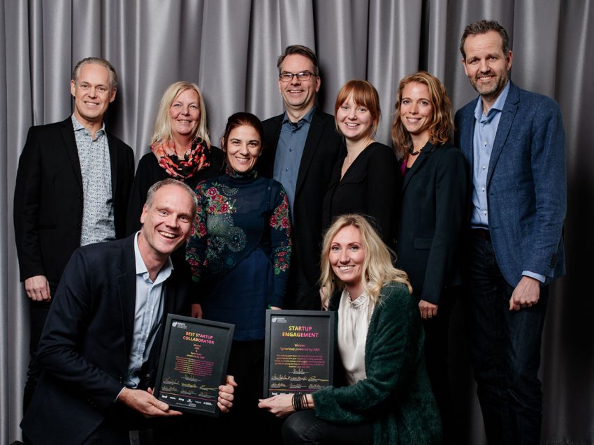 The proud team from SynerLeap and ABB and their two awards from Ignite Sweden. From left, back: Rolf Lindström, Christina Karlsson, Gaetana Sapienza, Magnus Backman, Louise Fagerström, Cathrine Helin and Martin Olausson. From left, front: Peter Löfgren and Camilla Kullborg. Photo: Elias Ljungberg
